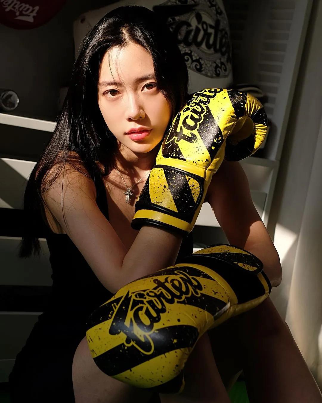 李成敏身材写真照片,拥有魔鬼身材的李成敏