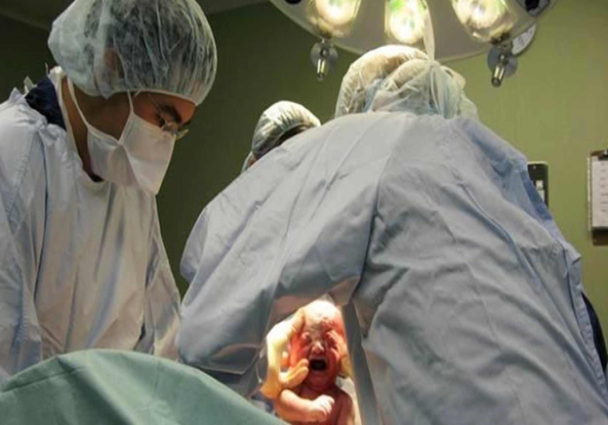 顺产生娃是啥体验？过来人：宝宝被一把“拽出来”，再也不想生了