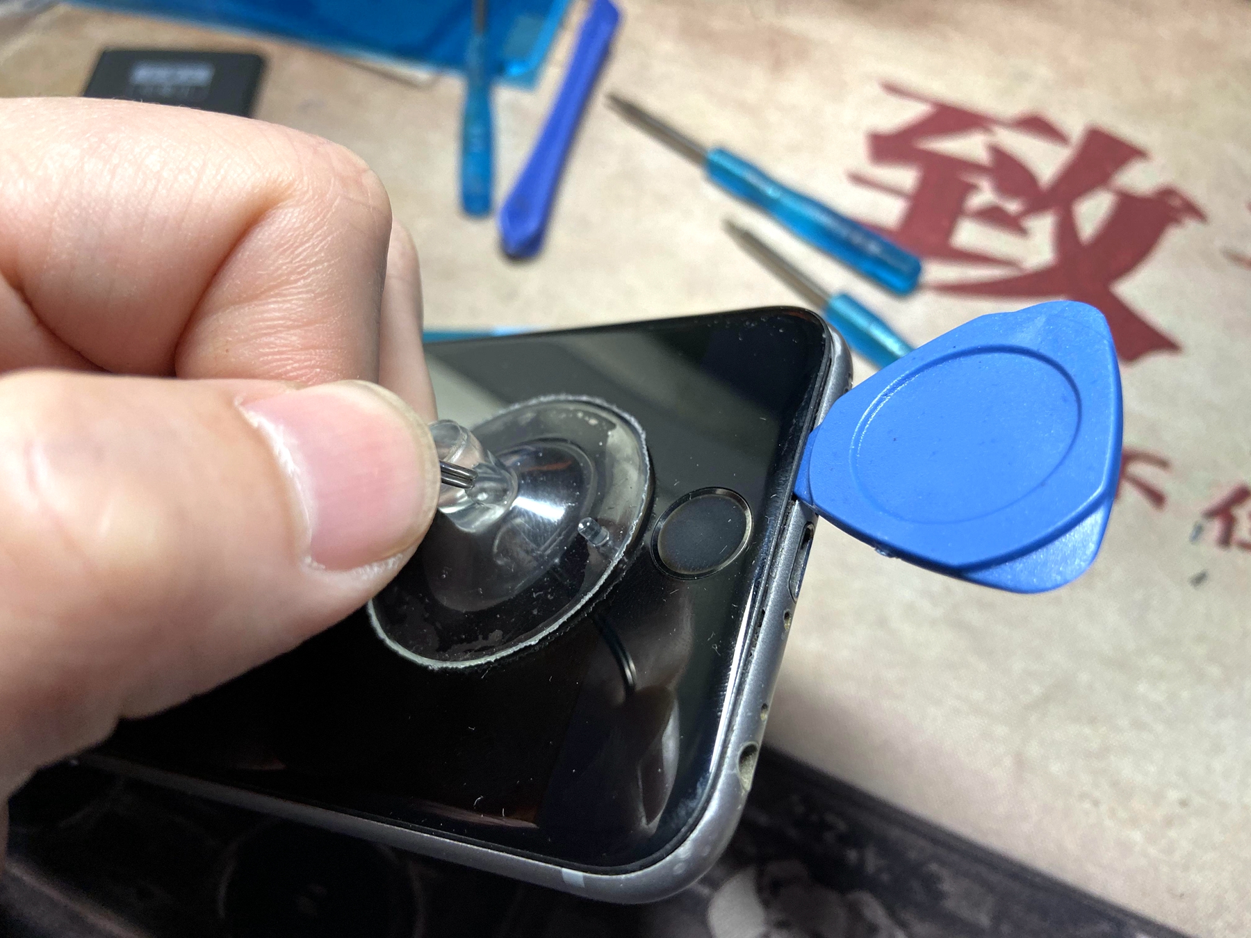 今天给2年717次电池循环次数的苹果6s动了个手术,纯干货多细节）