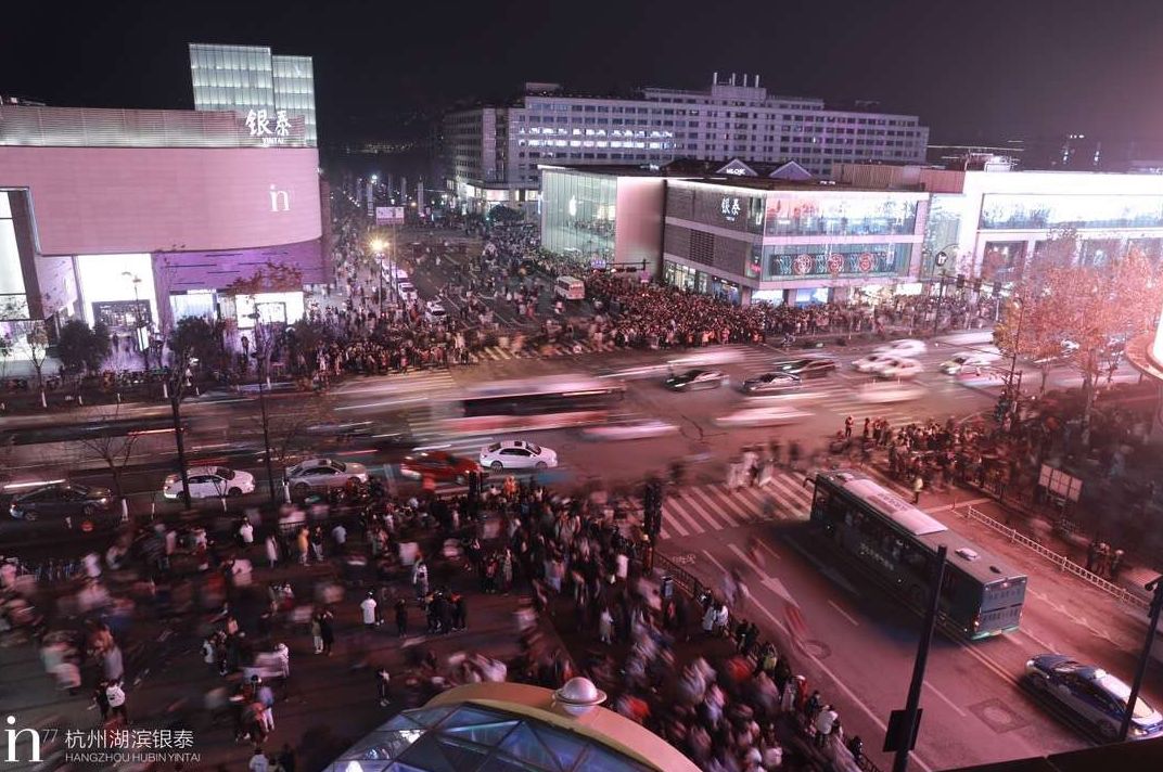 湖滨银泰in77每日客流量,杭州湖滨银泰in77销售额