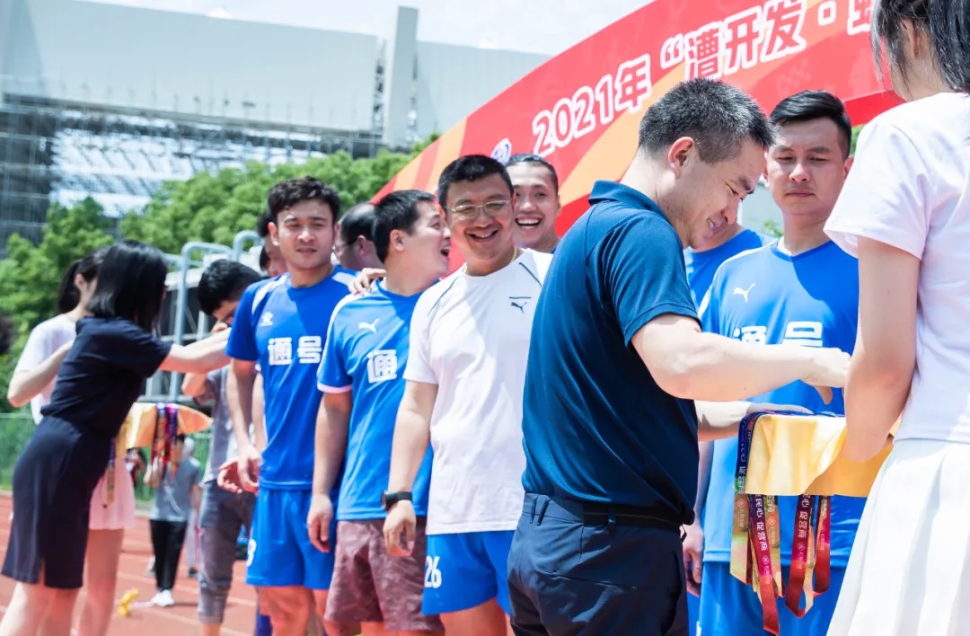128场比赛，450粒进球！首届“漕开发•虹梅创新杯”企业足球邀请赛圆满闭幕！