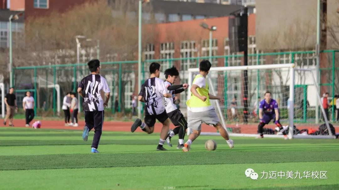 绿茵梦想骄阳下的热血足球赛上演,青春飞扬激情篮球赛