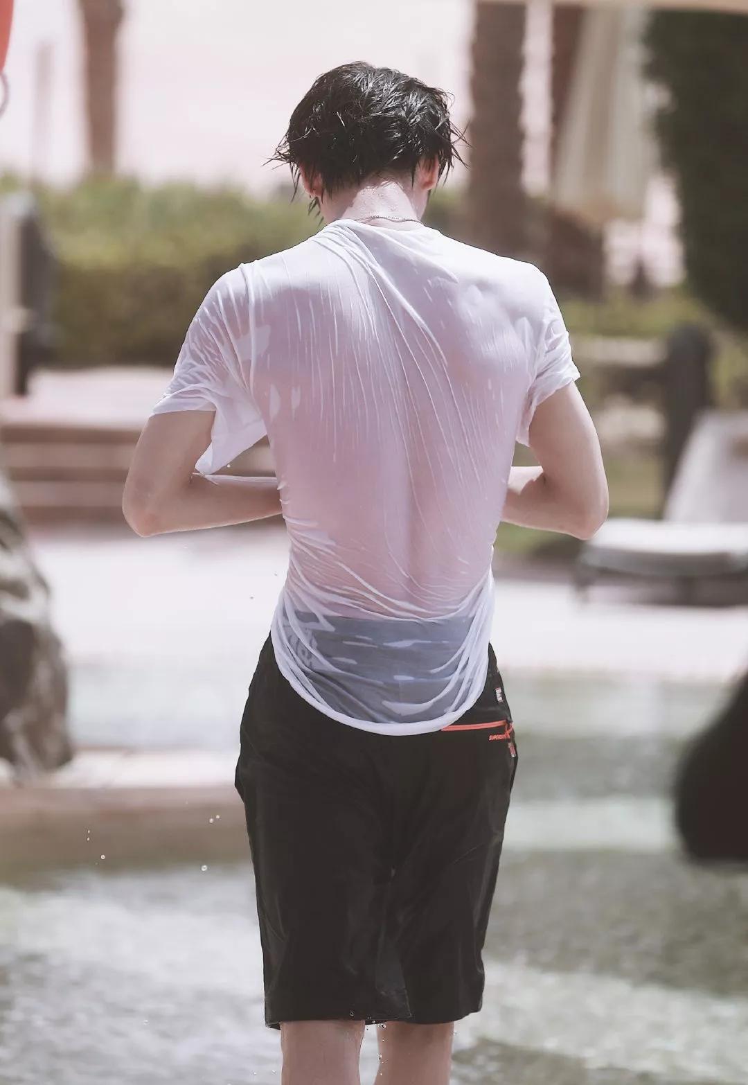 李现有没有腹肌,李现的真腹肌