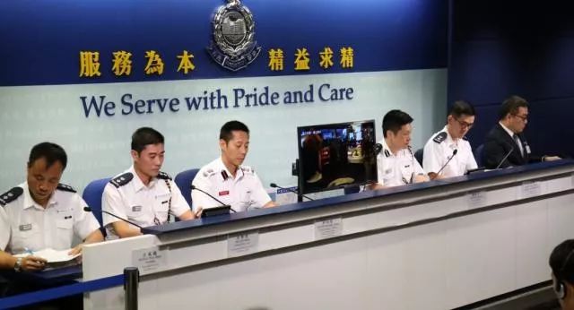 天黑黑|香港暴徒电击市民“黑记”协助开路