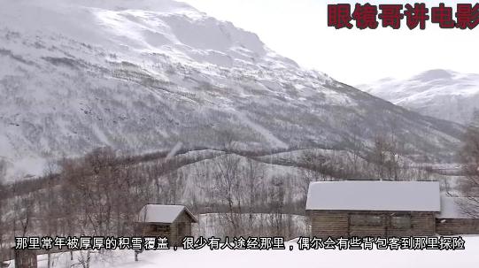 小伙掉进神秘洞穴发现神秘东西,小伙探险掉进山洞