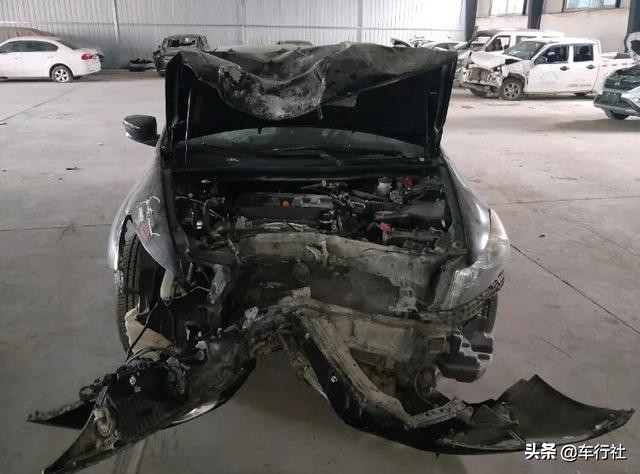 雅阁爆前气囊,本田雅阁七代主安全气囊怎么拆