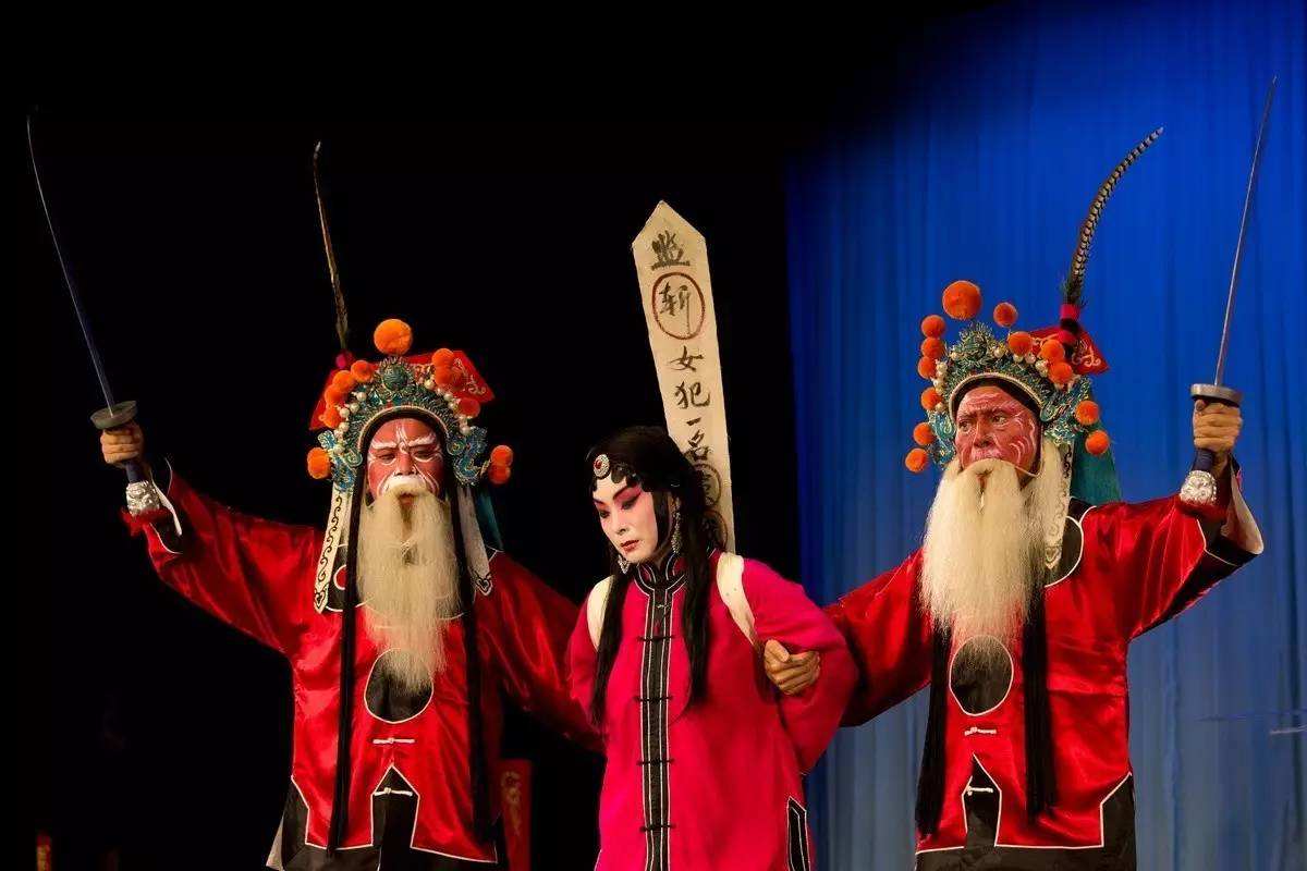 窦娥临终前为什么要下三桩毒誓,窦娥临死前发下了三桩毒誓视频