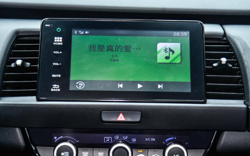 本田飞度成都车展上市,配置车顶行李架+黑轮眉,竞争丰田威驰