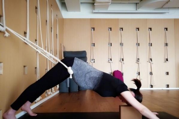 蒋勤勤挺孕肚做瑜伽视频,幸福三重奏蒋勤勤怀孕做瑜伽