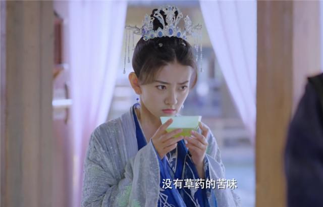 一人分饰三角片段,一人分饰多角电视剧吻戏