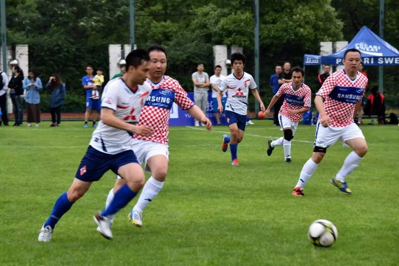 不会踢就去踢边后卫,没有速度踢好边后卫