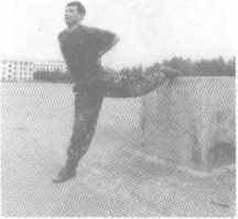 警用防暴棍和匕首警拳,警用防暴橡胶棍杀伤力