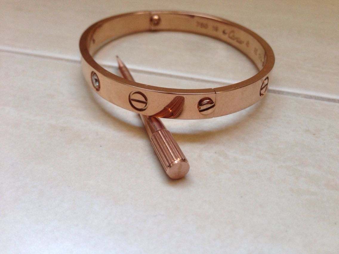 lv手链男士钛钢手链,男士戴金手链好还是银手链好