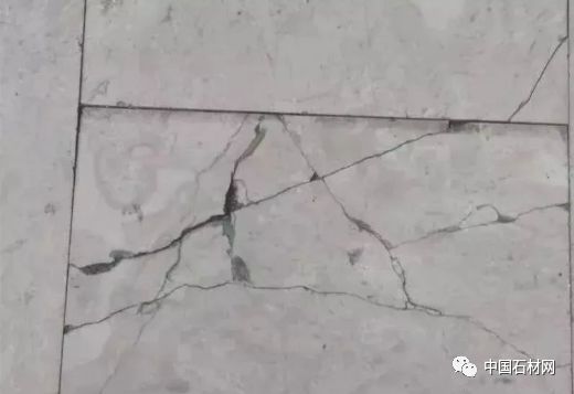 为什么大理石会出现黄色锈斑,天然大理石裂纹是残次品还是正常