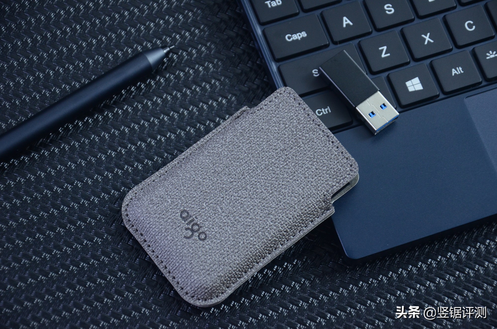 爱国者aigo2tbssd固态硬盘,aigo爱国者s7pro移动固态硬盘