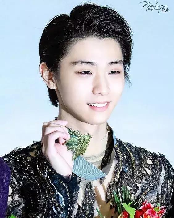 日本“妈宝男”暴增，喜欢和妈妈逛街、吃饭、自拍，甚至睡觉