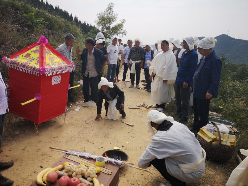 不火化直接土葬违法吗,不火化直接土葬会有什么处罚