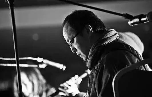 49岁窦唯近照曝光依然仙风道骨,窦唯到底是仙儿还是落魄