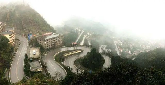 重磅喜讯，振奋人心丨神首集团帮扶的正安县成功脱贫摘帽