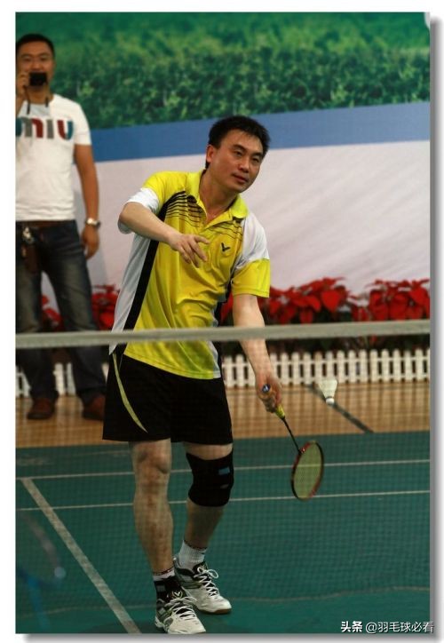 羽毛球如何正确发力不伤手腕,羽毛球正确手腕发力姿势