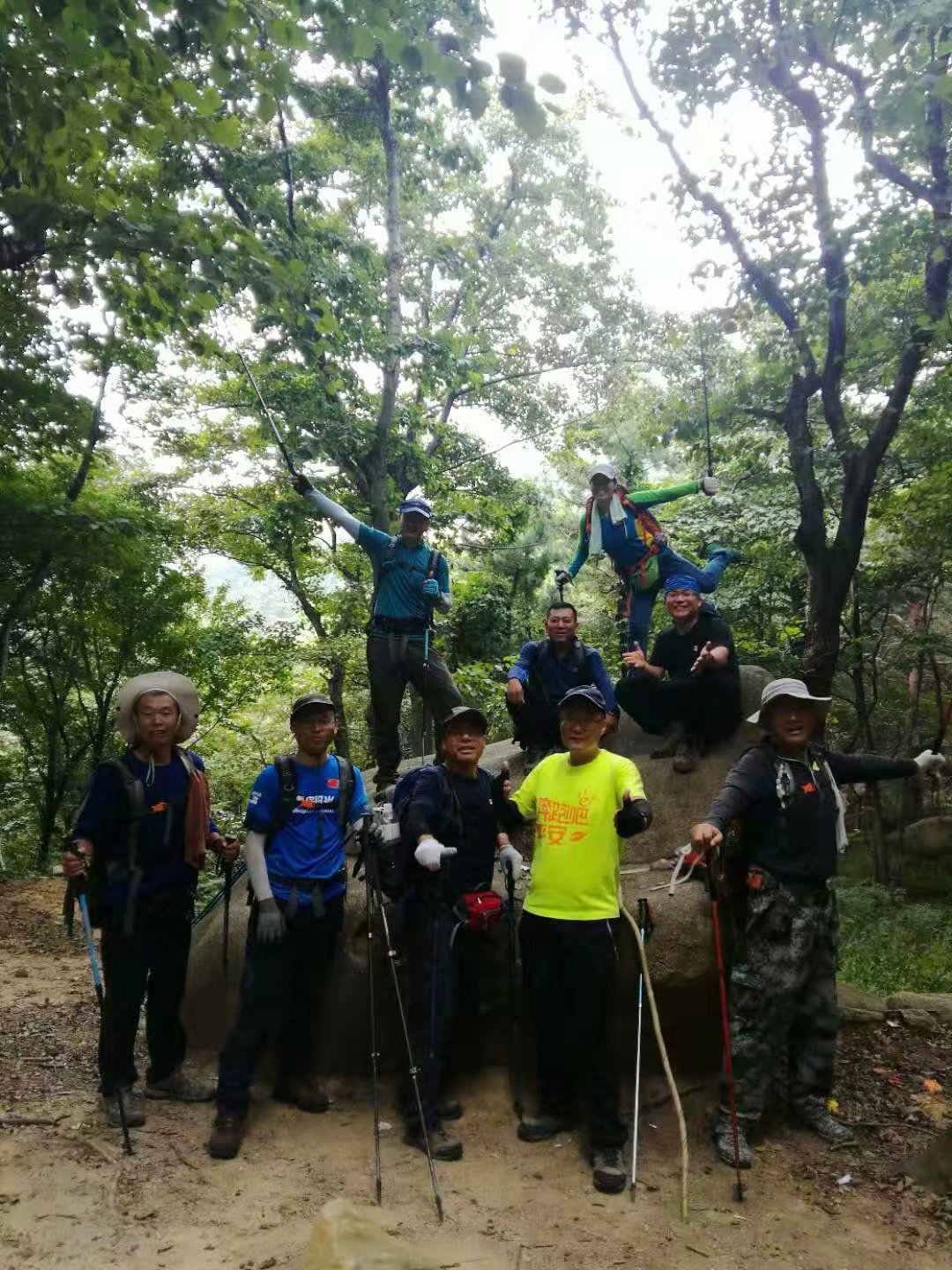 远征三晋凯旋还，飓风众人把酒欢