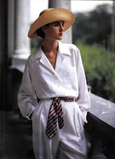 丝巾的100种系法,90x90方形丝巾的系法慢动作视频