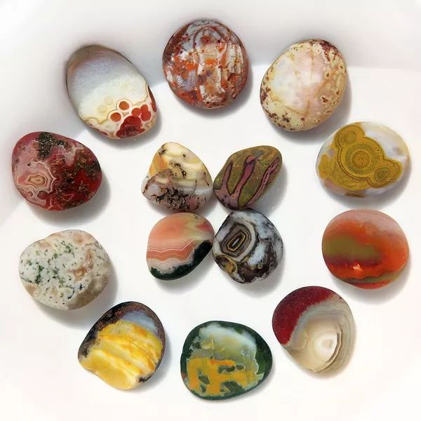 河边能捡到什么值钱的石头,在哪儿能捡到值钱的石头