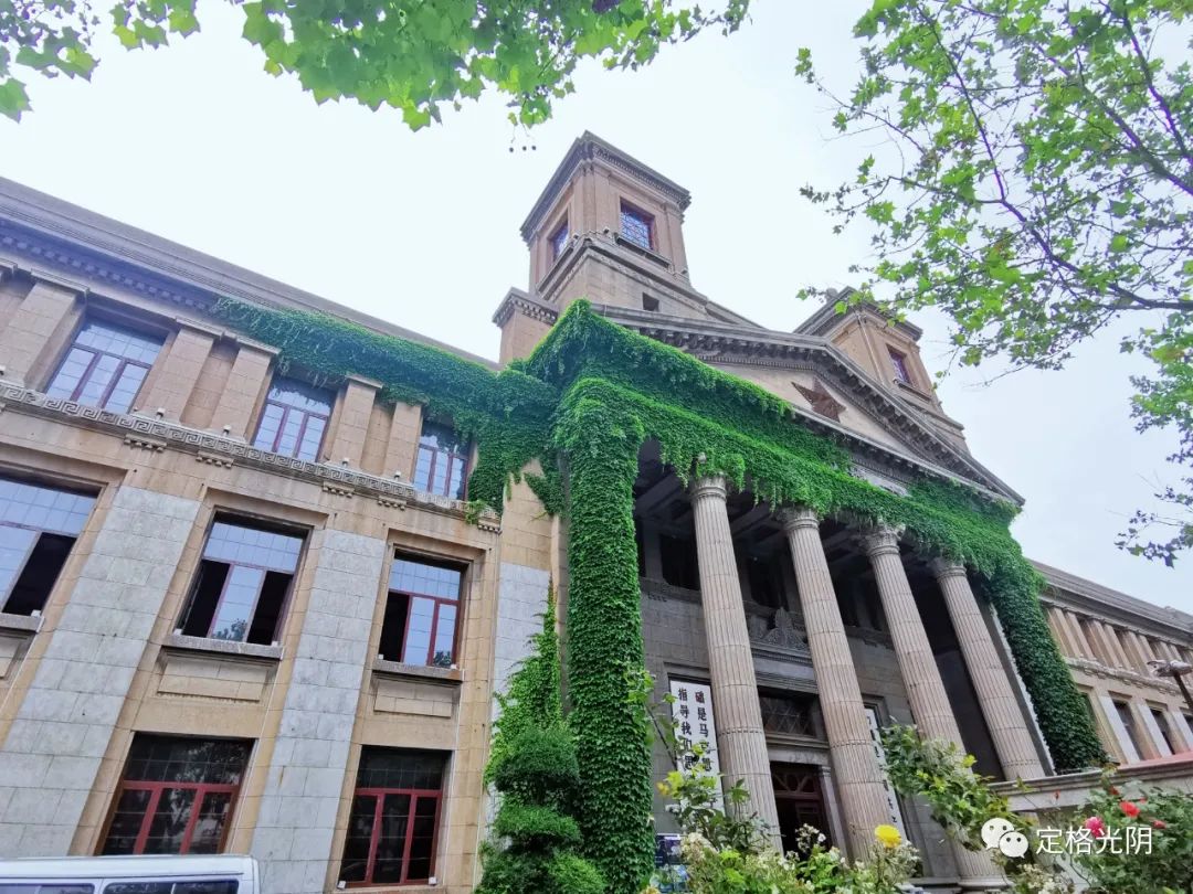 这里欧式建筑遍布，曾是青岛的“华尔街”，青岛这条老街值得一看