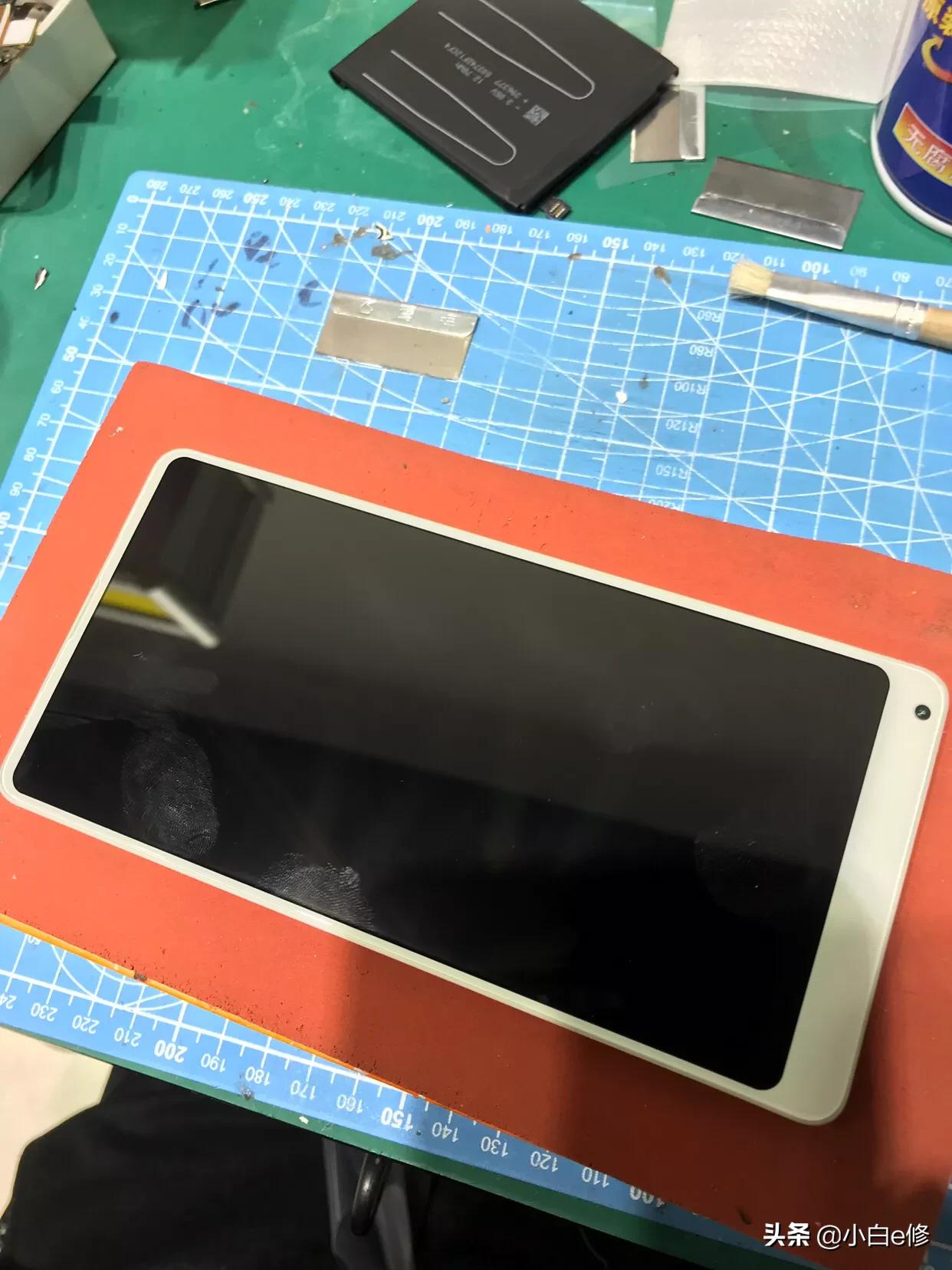 mix2全陶瓷尊享版换听筒,mix2尊享版换外屏