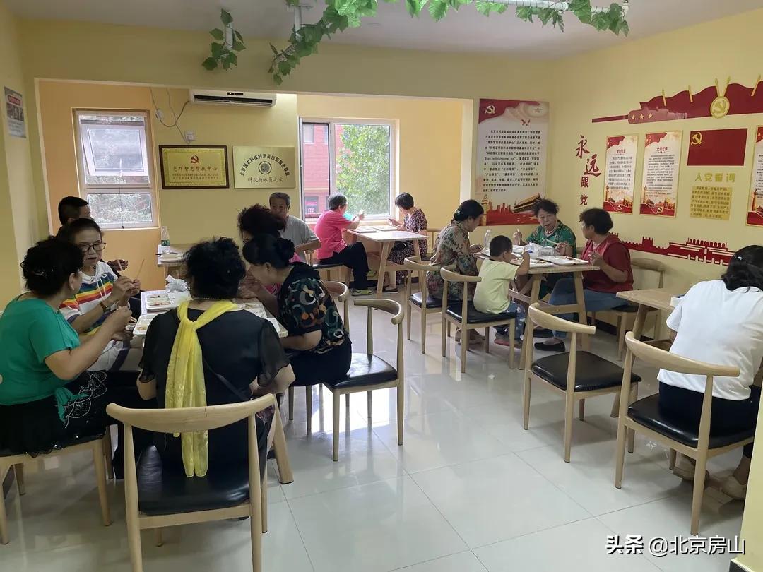 党旗在基层飘扬,党建引领社区养老服务