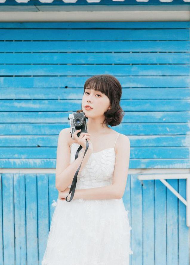 拿相机拍照怎么拍好看,拿照片拍照怎么拍