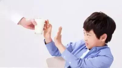 疑似自闭症忌口食物一览表,自闭症宝宝不耐受的食品有哪些