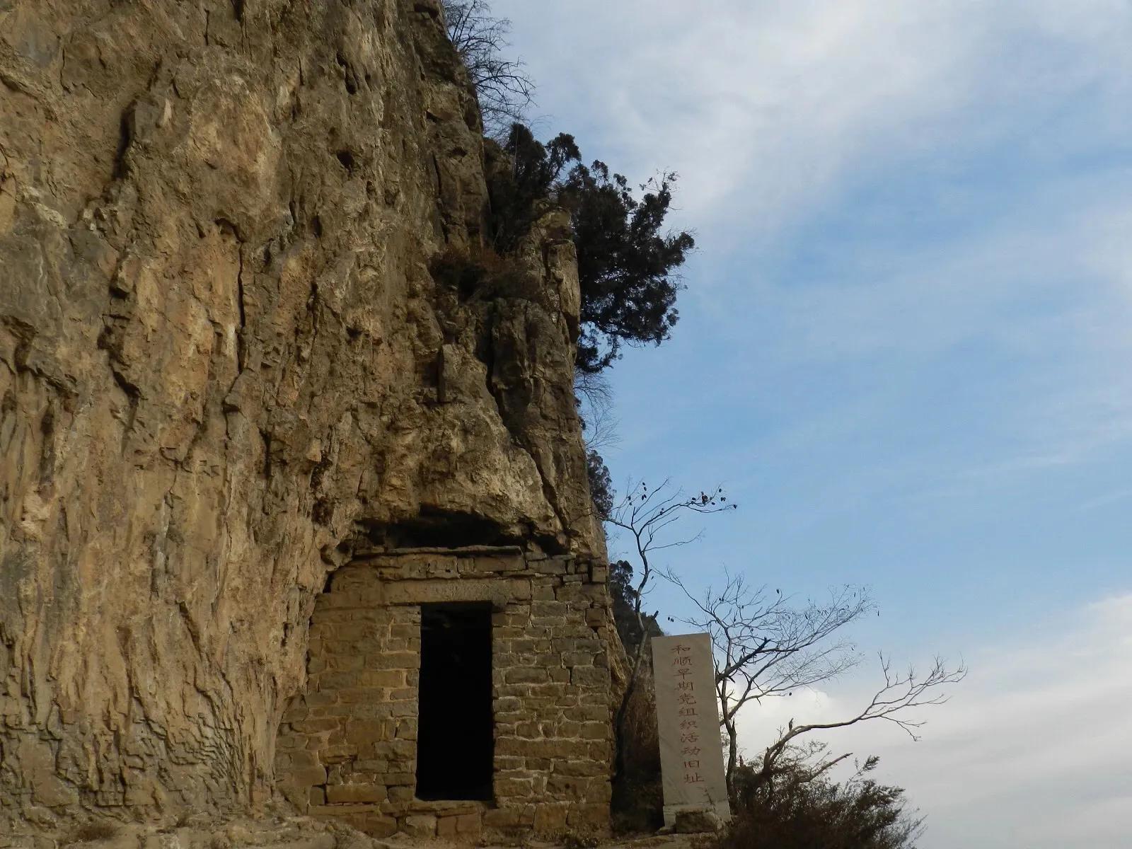 在山里迷路遇到狐狸,在山里迷路遇到了好漂亮的小姑娘