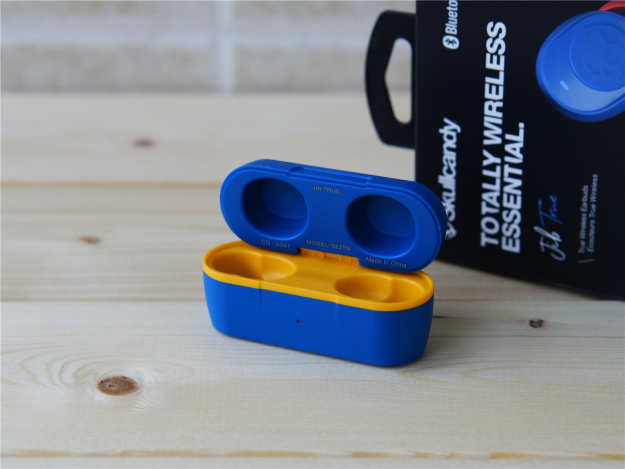 SkullcandyHESHEVO无线头戴蓝牙耳机,骷髅头吉布豆蓝牙耳机测评