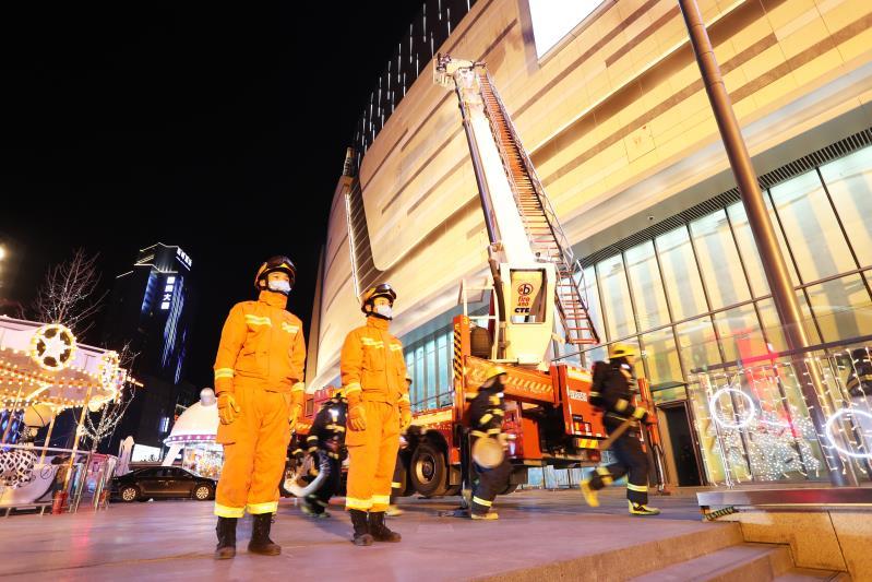 开展夜间大型综合体消防演练,大型商业综合体消防救援演练