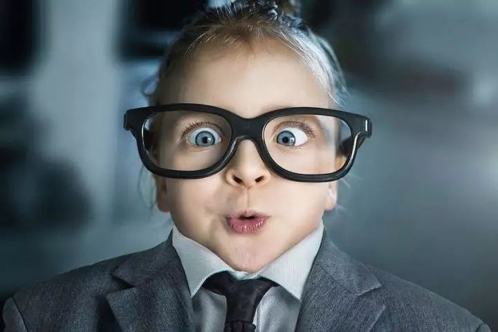 怎样挑选眼镜视频教程,配眼镜如何知道自己适合什么眼镜