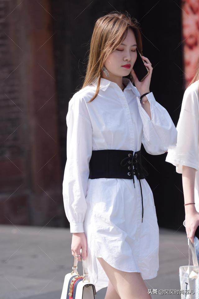秋季中长半身包裙和衬衫休闲穿搭,衬衫搭配半身裙高级感穿搭