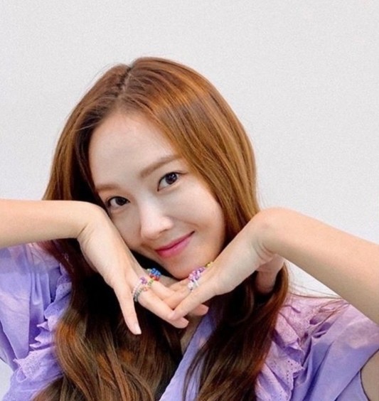 郑秀妍吴谨言西装跳舞,吴谨言私服穿搭