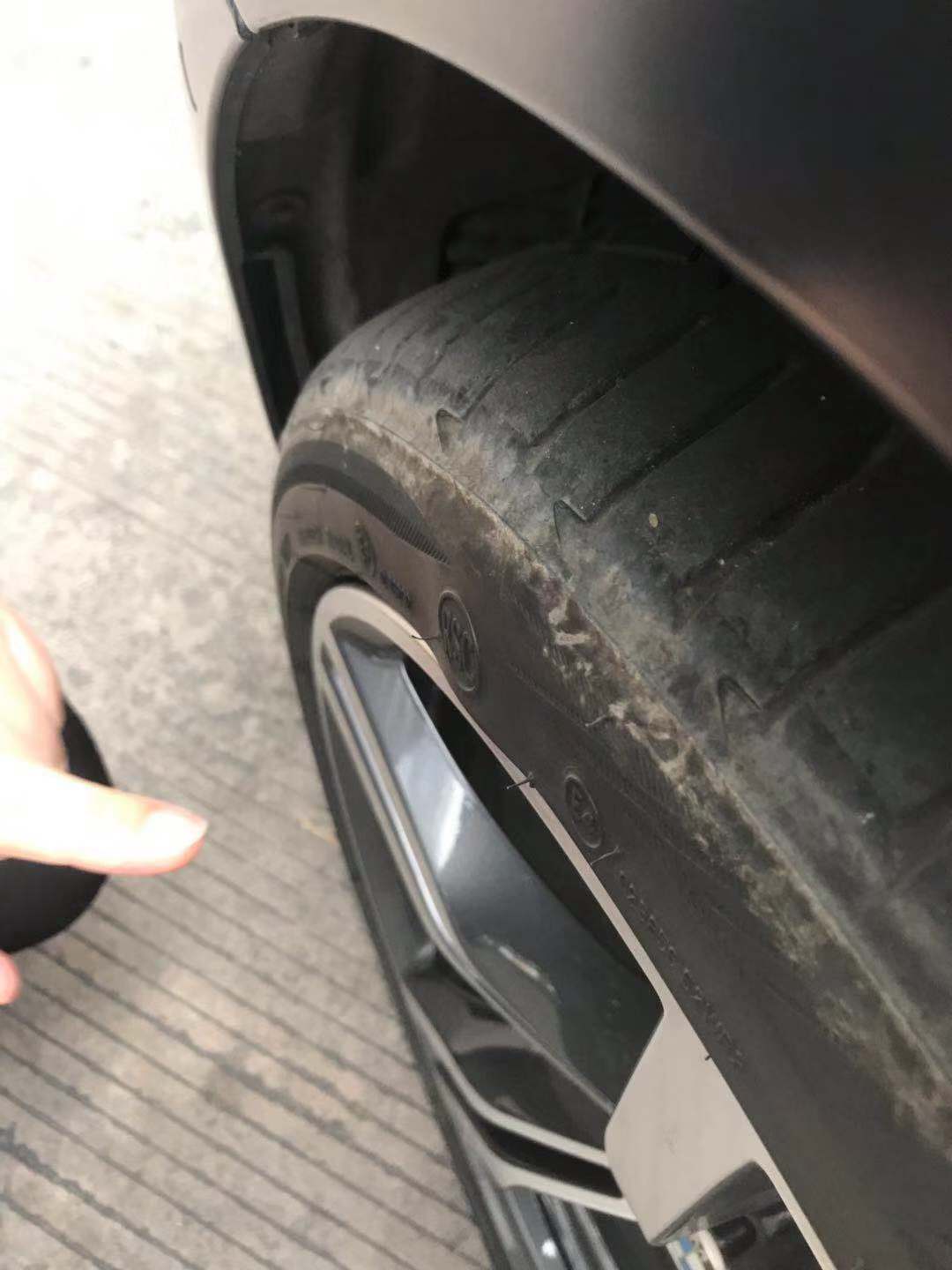 刚买的100万宝马轿车，轮胎说爆就爆？问题到底是出自谁手？！