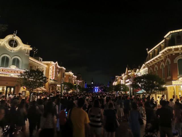 香港迪士尼乐园亏损,香港迪士尼今年首季盈利创新高