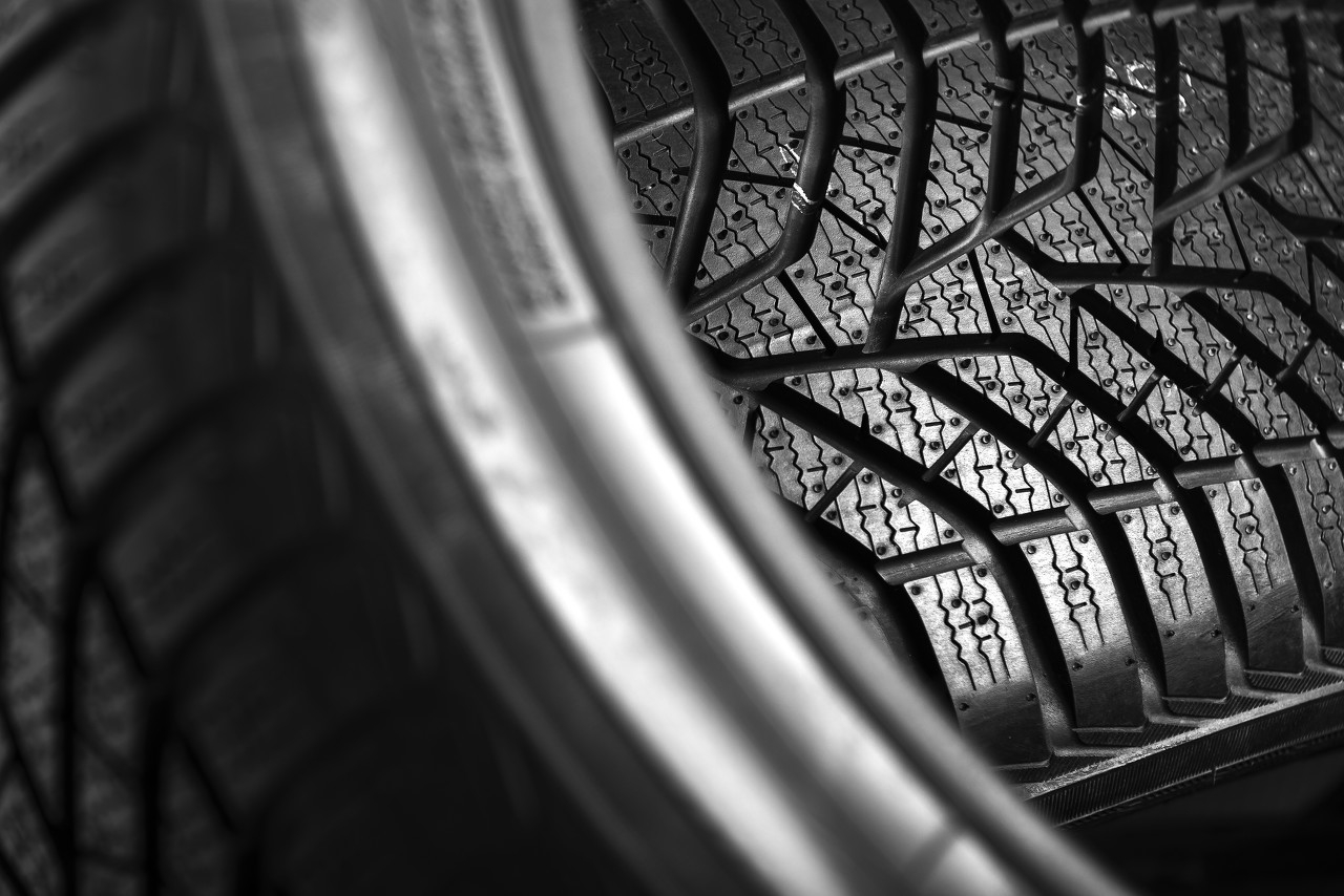 四轮定位了还是跑偏什么问题,汽车做四轮定位步骤及注意事项