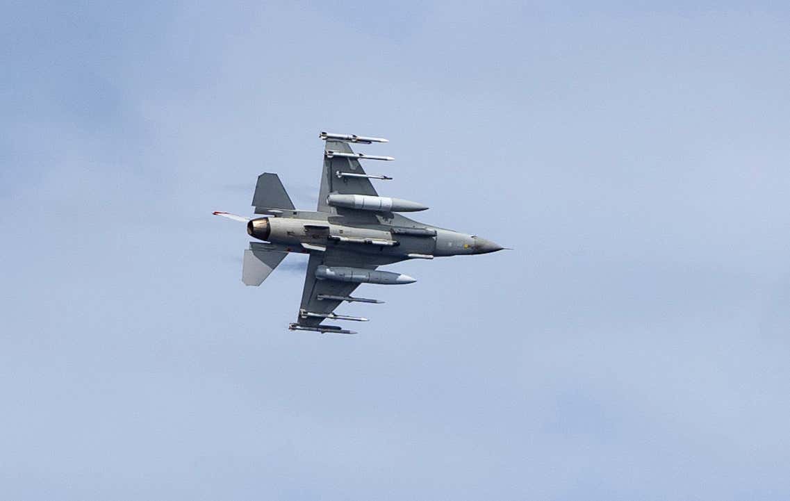 美国空军f16大象漫步视频,美国f16无人机