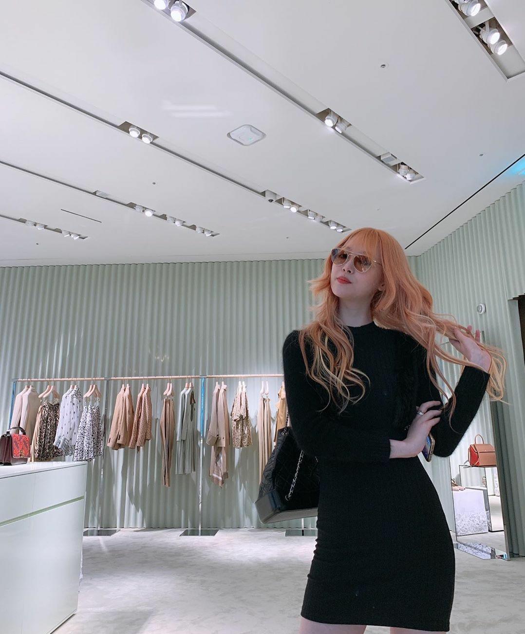 崔雪莉的短发怎么烫,崔雪莉穿搭风格