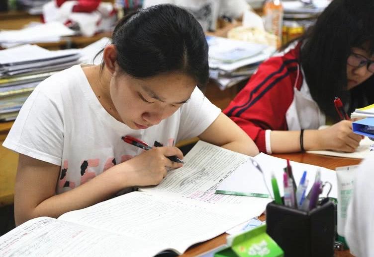 中考到底选鸡头还是凤尾,成都580分中考是当鸡头还是凤尾