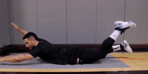 弹跳力在篮球中怎么发挥出来,没有弹跳能力通过训练就能扣篮