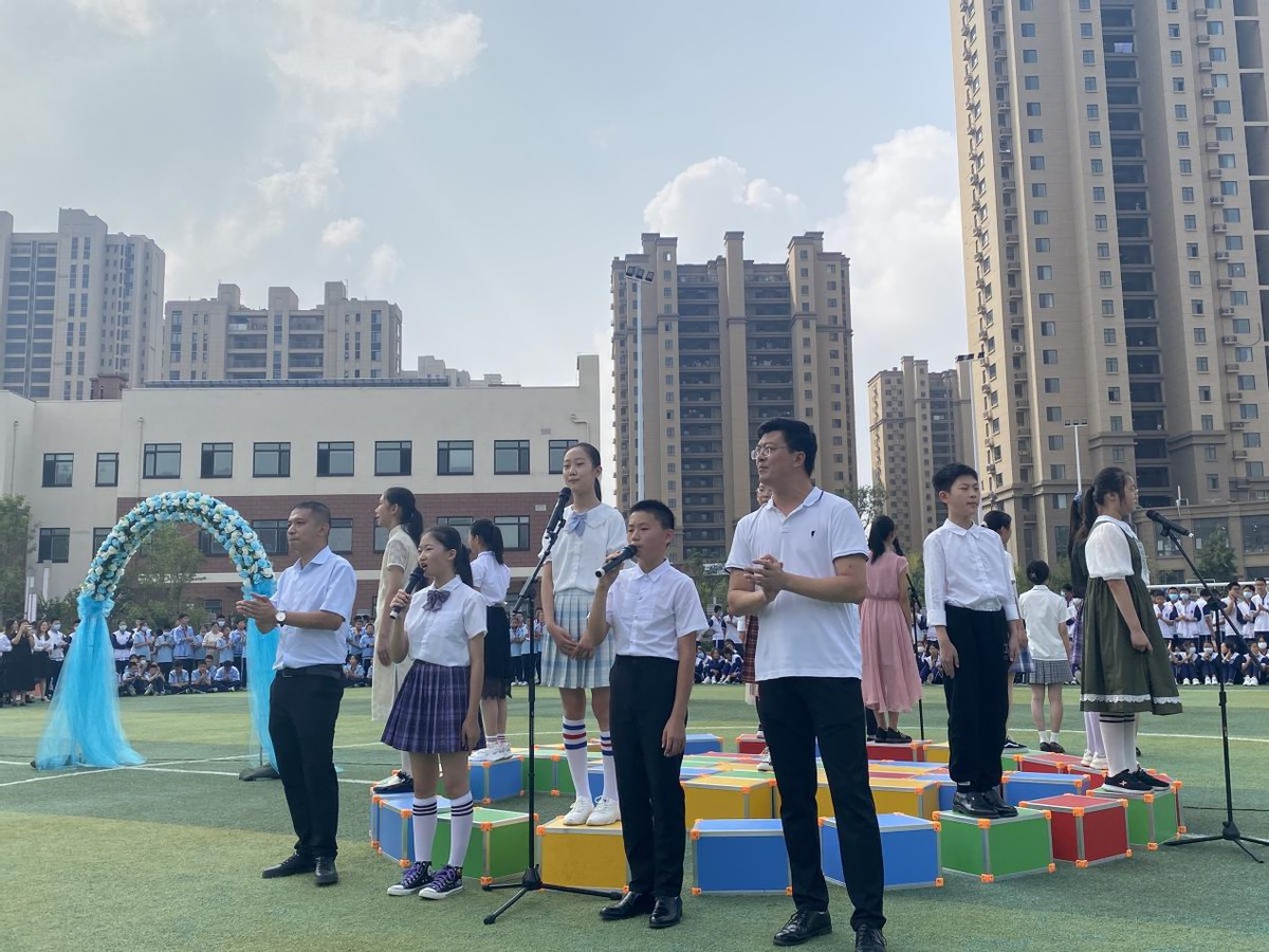 “恩师掬取天池水，洒向人间育英才”弘毅中学庆祝教师节主题活动