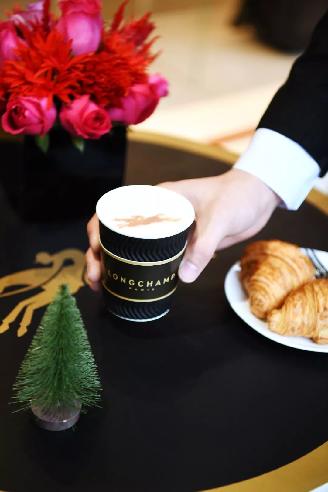 仅限9天！@魔都时髦精，LONGCHAMP又开咖啡馆了