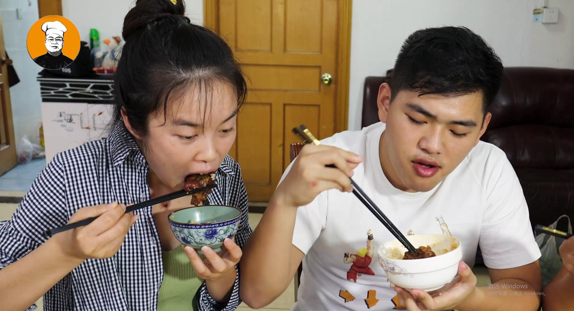 花生红烧猪蹄怎么做才软烂不腥臭,猪蹄焖花生米怎样做才不会黑