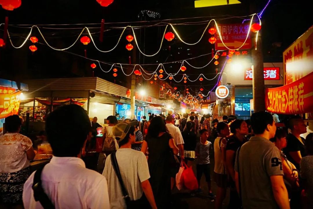 夜市摆摊很多人,夜市摆摊卖饭收入