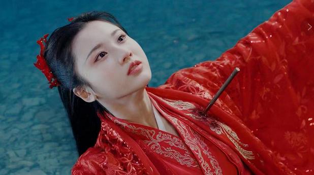 张艺谋说，她会成为“周冬雨的接班人”